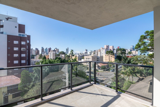 Apartamento com 3 suítes no Ahú