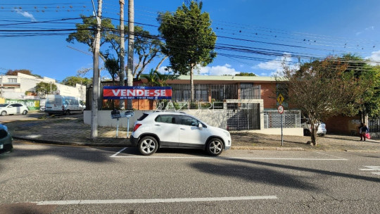 Casa com ponto comercial no Alto da Rua XV