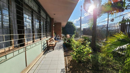 Casa com ponto comercial no Alto da Rua XV