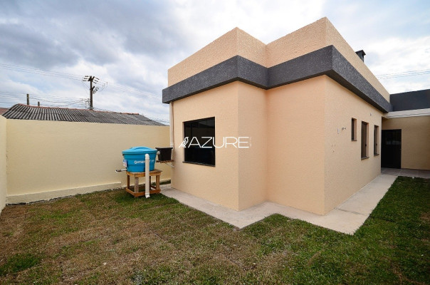 Casa com 3 quartos em São José dos Pinhais.