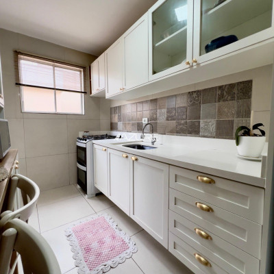 Apartamento reformado, 3 quartos, no Água Verde