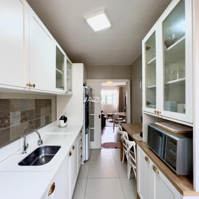 Apartamento reformado, 3 quartos, no Água Verde