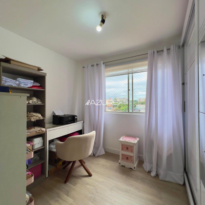 Apartamento reformado, 3 quartos, no Água Verde