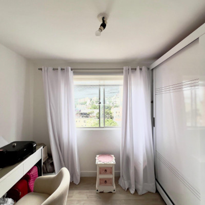 Apartamento reformado, 3 quartos, no Água Verde