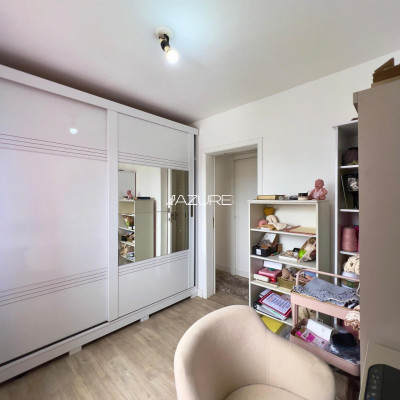 Apartamento reformado, 3 quartos, no Água Verde