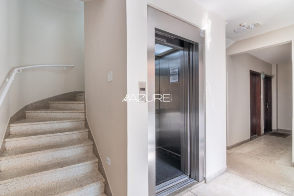 Apartamento reformado, 3 quartos, no Água Verde
