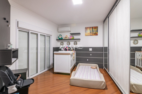 Casa Alto Padrão no Bairro Ahu - Curitiba/PR