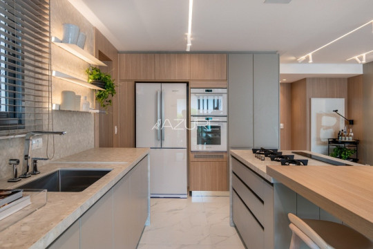 Apartamento com 3 suítes á venda no Água Verde