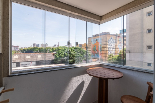 Apartamento Reformado - 3 Quartos no Rebouças.
