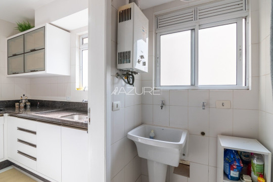 Apartamento Reformado - 3 Quartos no Rebouças.