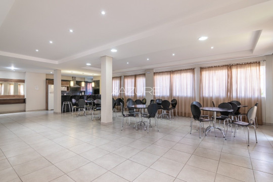 Apartamento Reformado - 3 Quartos no Rebouças.
