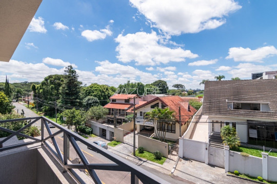 Sobrado Triplex com 4 quartos em Santa Felicidade