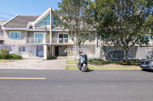 Amplo sobrado em Santa Felicidade