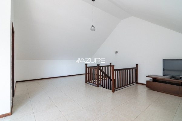 Amplo sobrado em Santa Felicidade